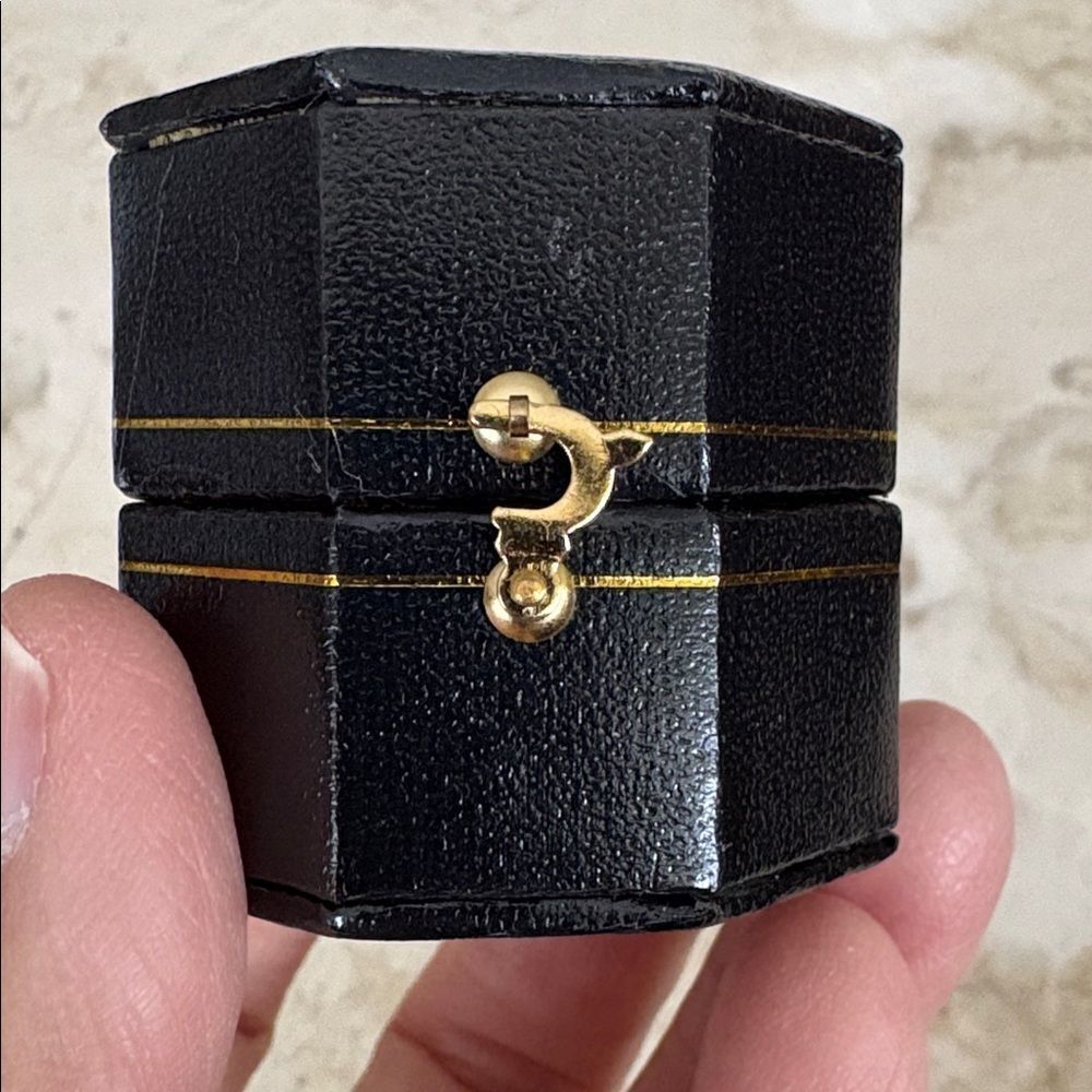 NEW! Antique Style Black & Gold Leatherette Mini Octagonal Ring Case & Box - Picture 7 of 11
